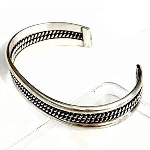 Signed - Tahe, Navajo. Vintage Heavy Gauge Sterling Double Twist Wire 10mm Cuff